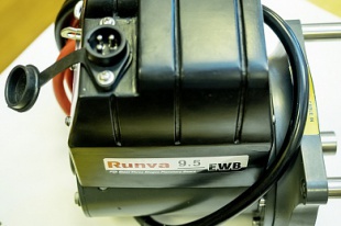 Лебёдка электрическая 12V Runva 9500 lbs 4350 кг влагозащищенная стальной трос (EWB9500U)